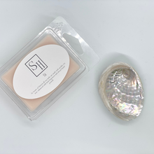 Load image into Gallery viewer, Queen Si Soy Wax Melts
